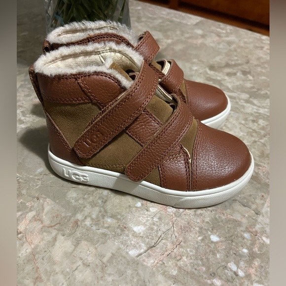 Gently used  toddler Ugg shoes. Super stylish! - Picture 3 of 5